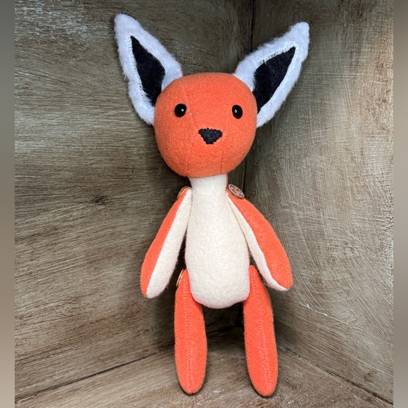 🦊✨ Handmade Woodland Fox Plush – Button-Jointed and Full of Charm! 🍂🧵 - Picture 5 of 6